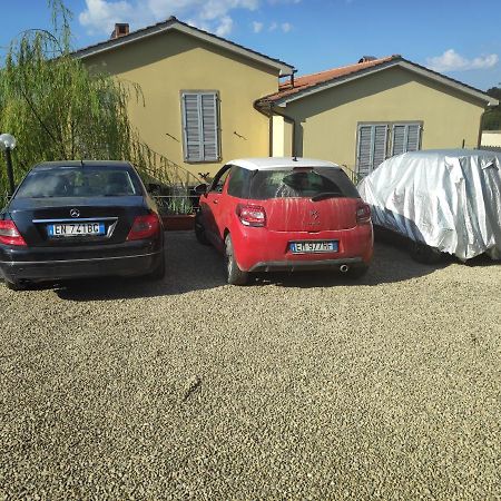 La Dolce Vita Studio With Free Private Parking Siena Bagian luar foto