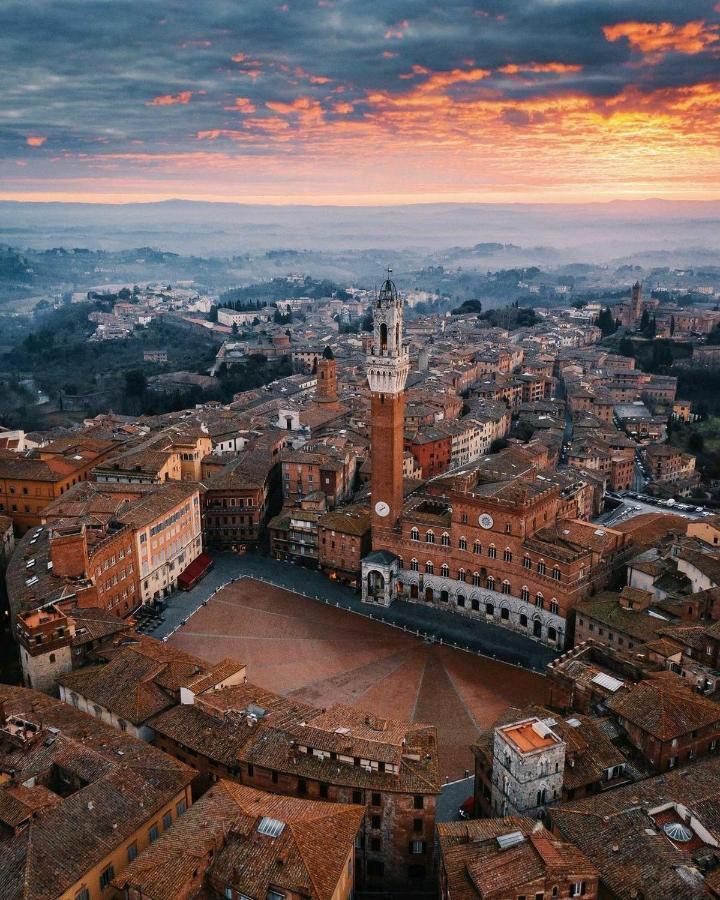 La Dolce Vita Studio With Free Private Parking Siena Bagian luar foto