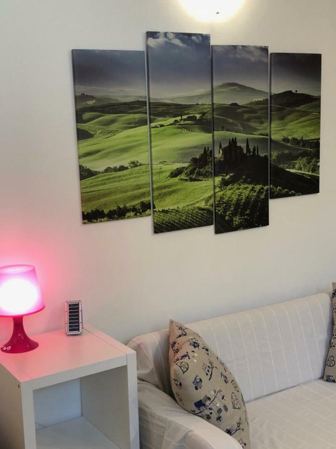 La Dolce Vita Studio With Free Private Parking Siena Bagian luar foto